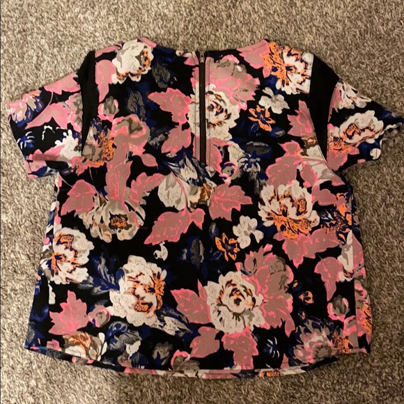 Top - Picture 2 of 3